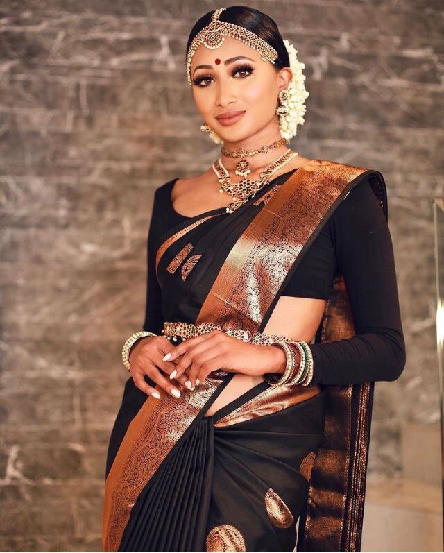 Elegant Black Handloom Woven Banarasi Soft Silk Jacquard Saree with Intricate Patterns