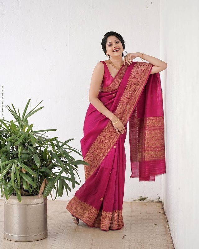 Traditional Banarsi Soft Silk Saree adorned with exquisite Kadwa craftsmanship